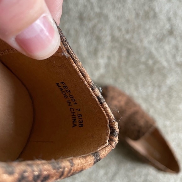 Chinese Laundry women’s animal print loafers size 7.5 - Picture 5 of 5